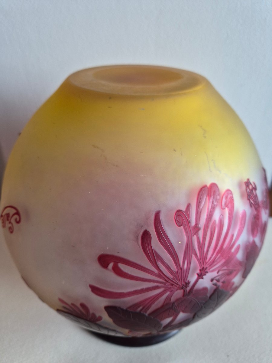 IMPORTANT VASE BOULE SIGNÉ EMILE GALLÉ. DECOR CHÈVREFEUILLE-photo-6