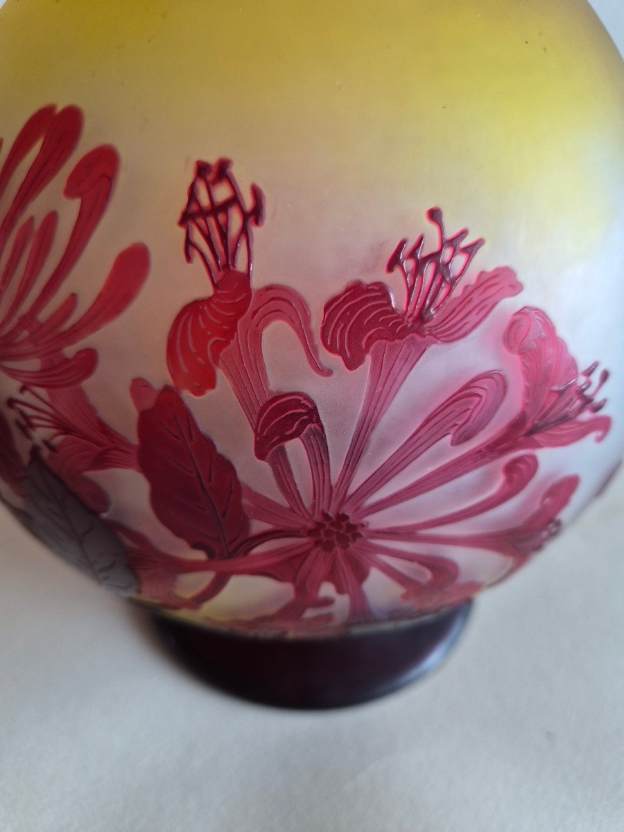 IMPORTANT VASE BOULE SIGNÉ EMILE GALLÉ. DECOR CHÈVREFEUILLE-photo-7