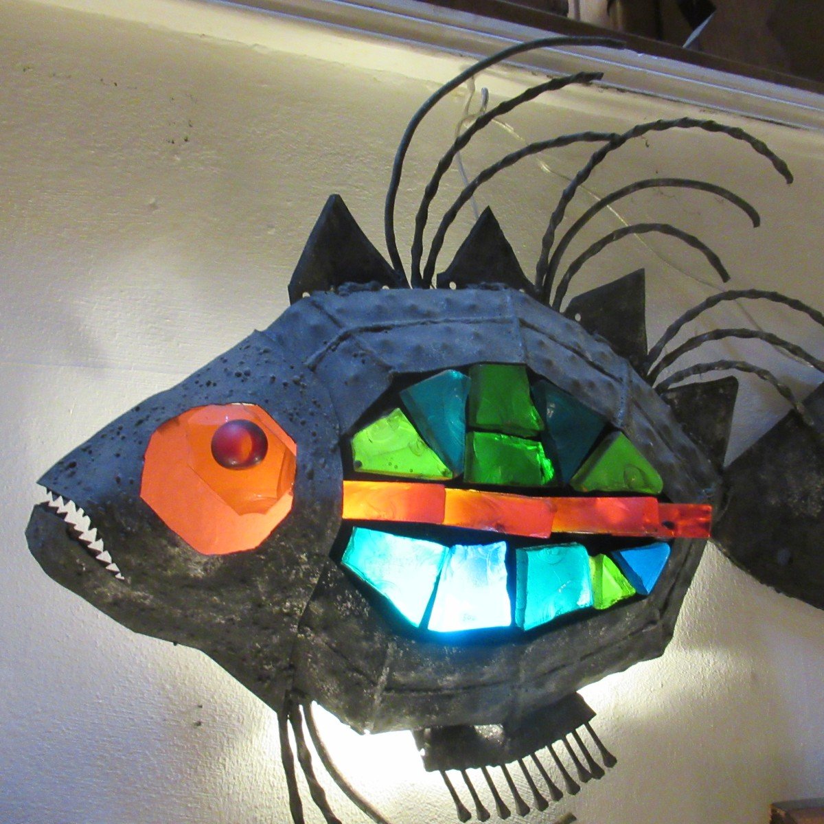Poisson Piranas En Métal Et Bloc De Verre Taillé  Travail Brutaliste -photo-2