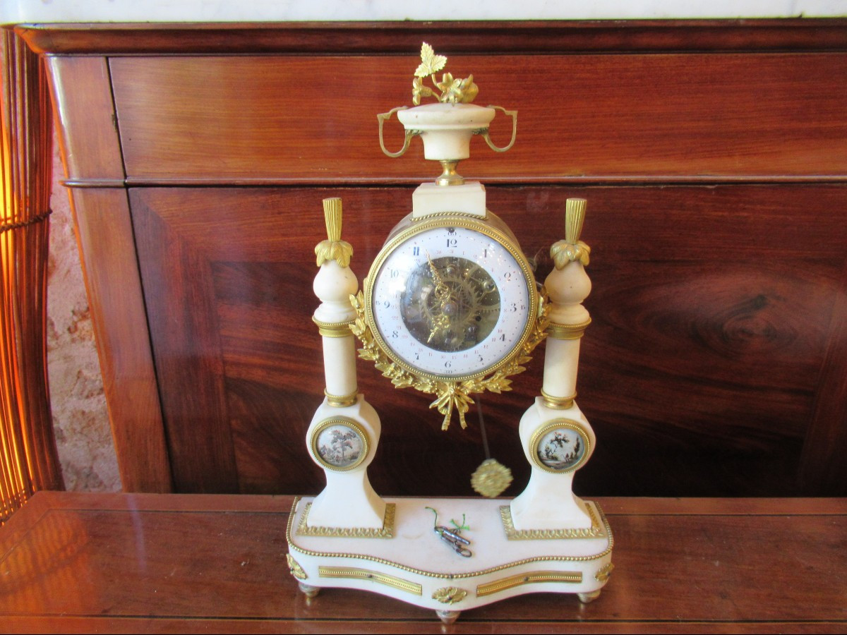 Pendule époque Louis XVI  mouvement squellette  avec quantième des jours
