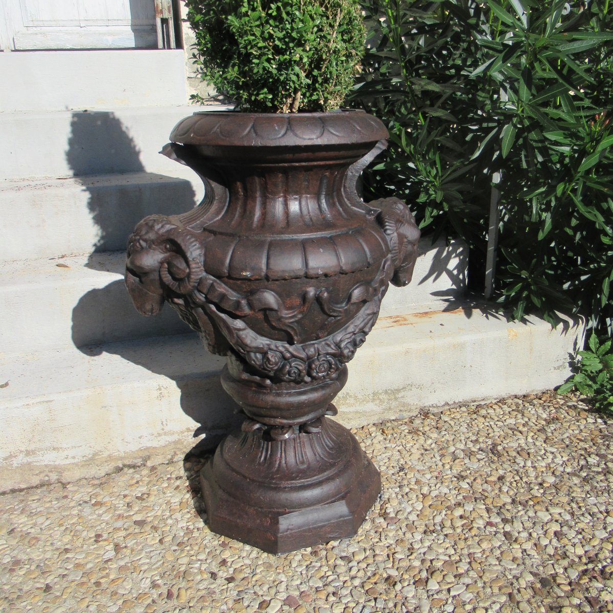 Medici Cast-iron Vases -photo-2