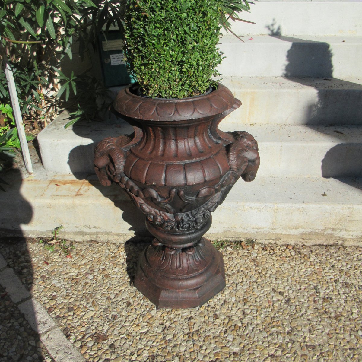 Medici Cast-iron Vases -photo-4