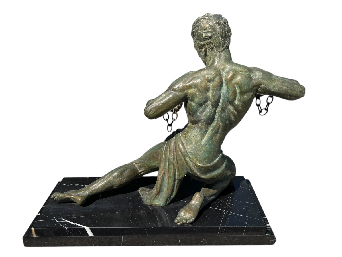 Sculpture La liberté brisant ses chaines  par Jean De Roncourt-photo-3