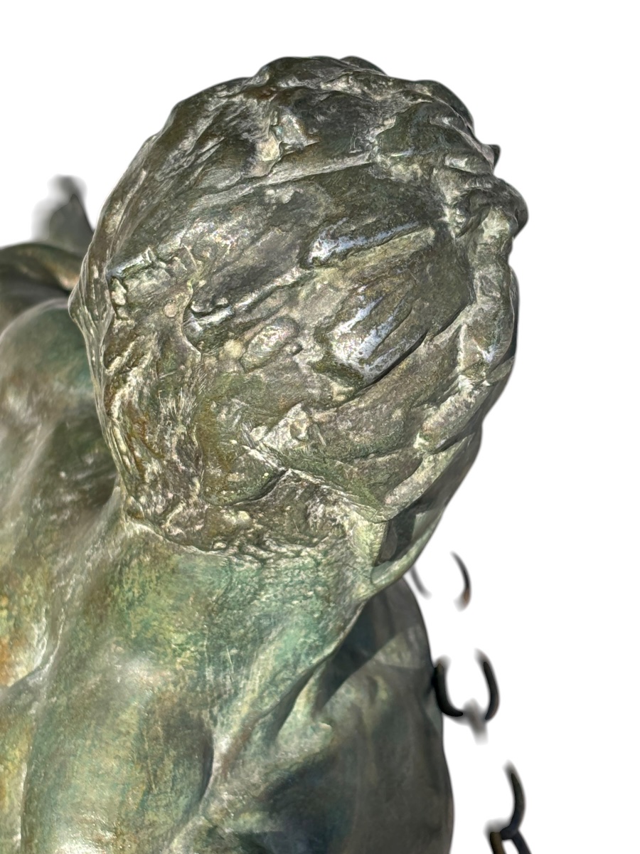 Sculpture La liberté brisant ses chaines  par Jean De Roncourt-photo-1