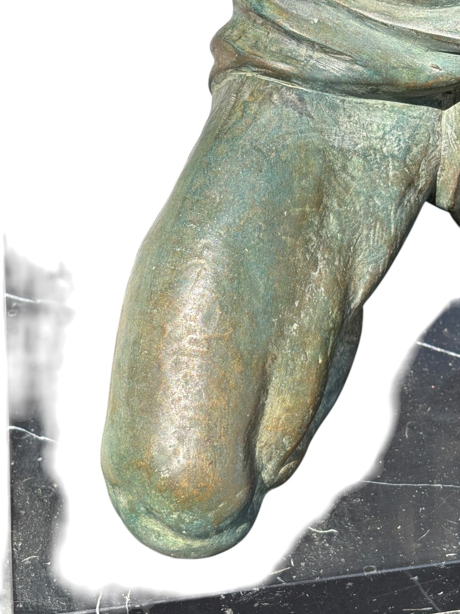 Sculpture La liberté brisant ses chaines  par Jean De Roncourt-photo-3
