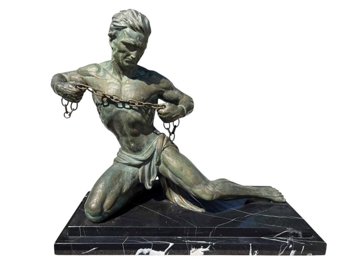 Sculpture La liberté brisant ses chaines  par Jean De Roncourt