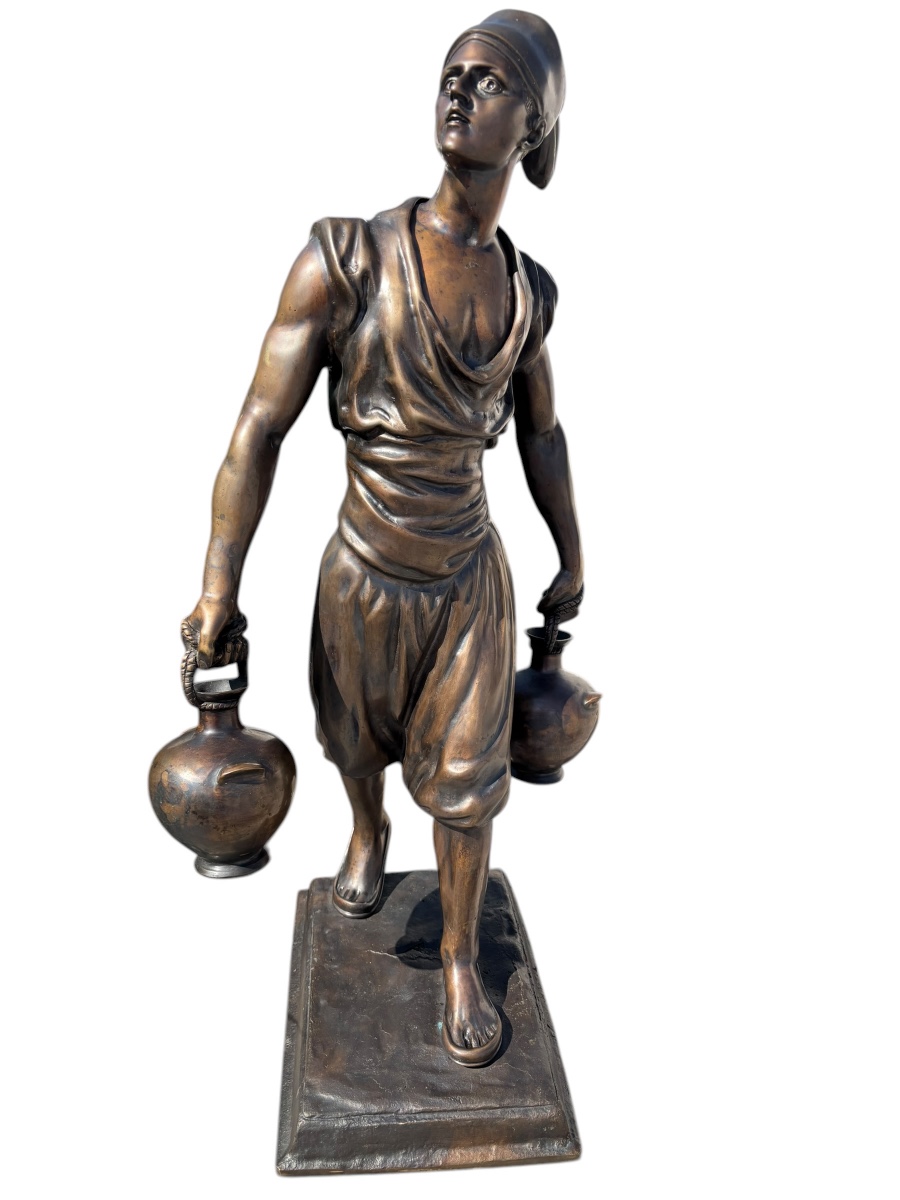 Grand bronze représentant un porteur d'eau Circa 1950