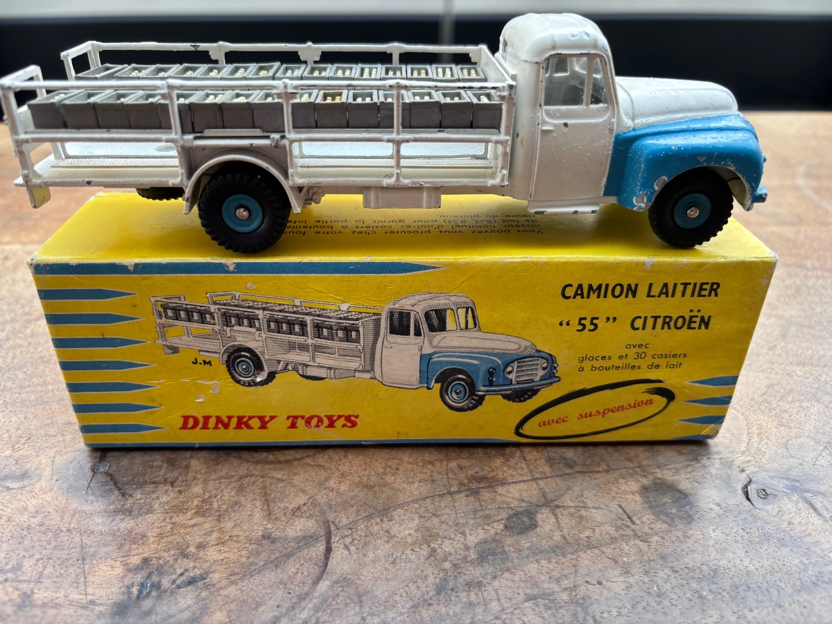 Dinky Toys Milk Truck 