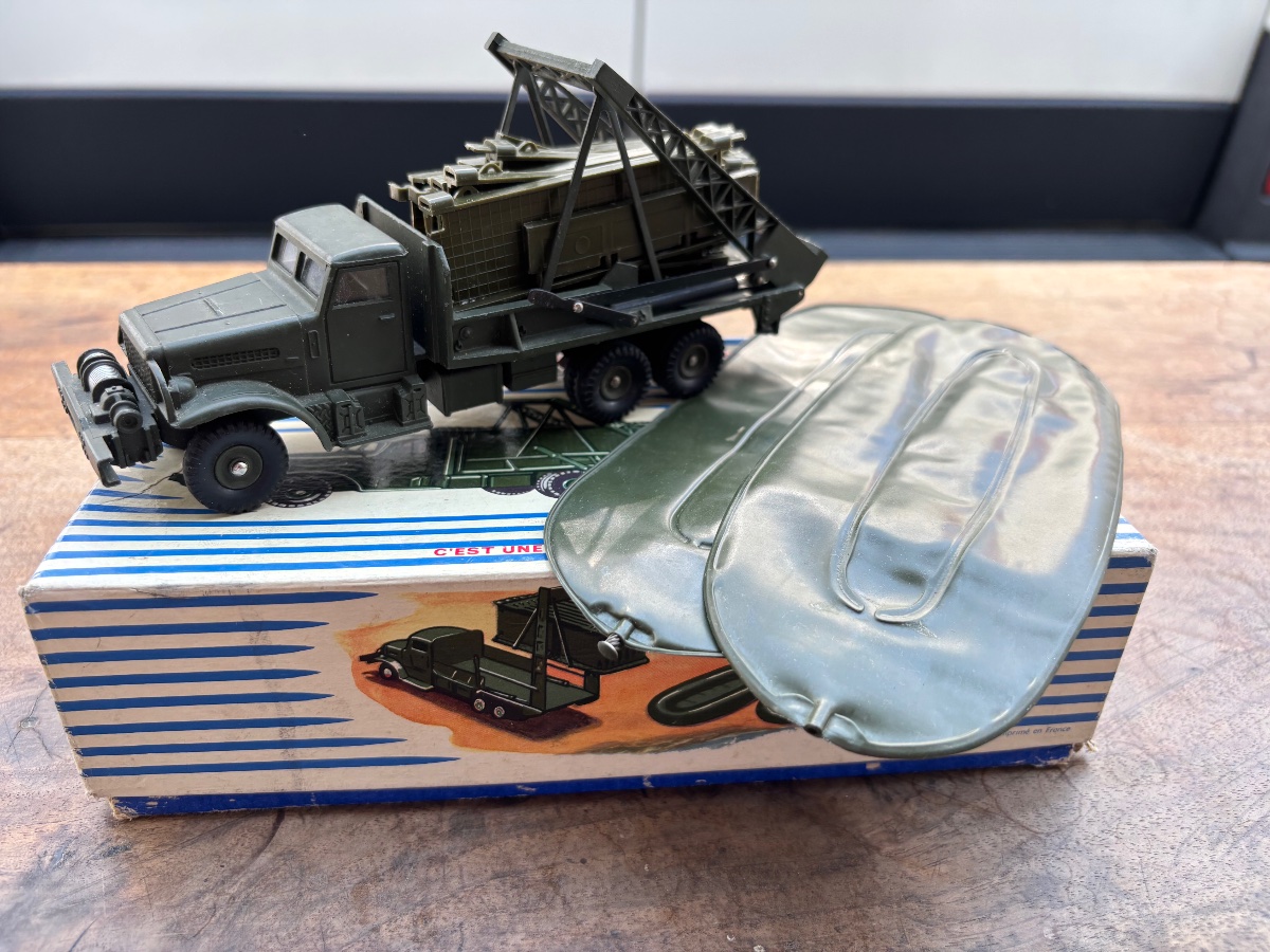 Dinky Super Toys Camion Militaire Brockway avec pont de bateau 