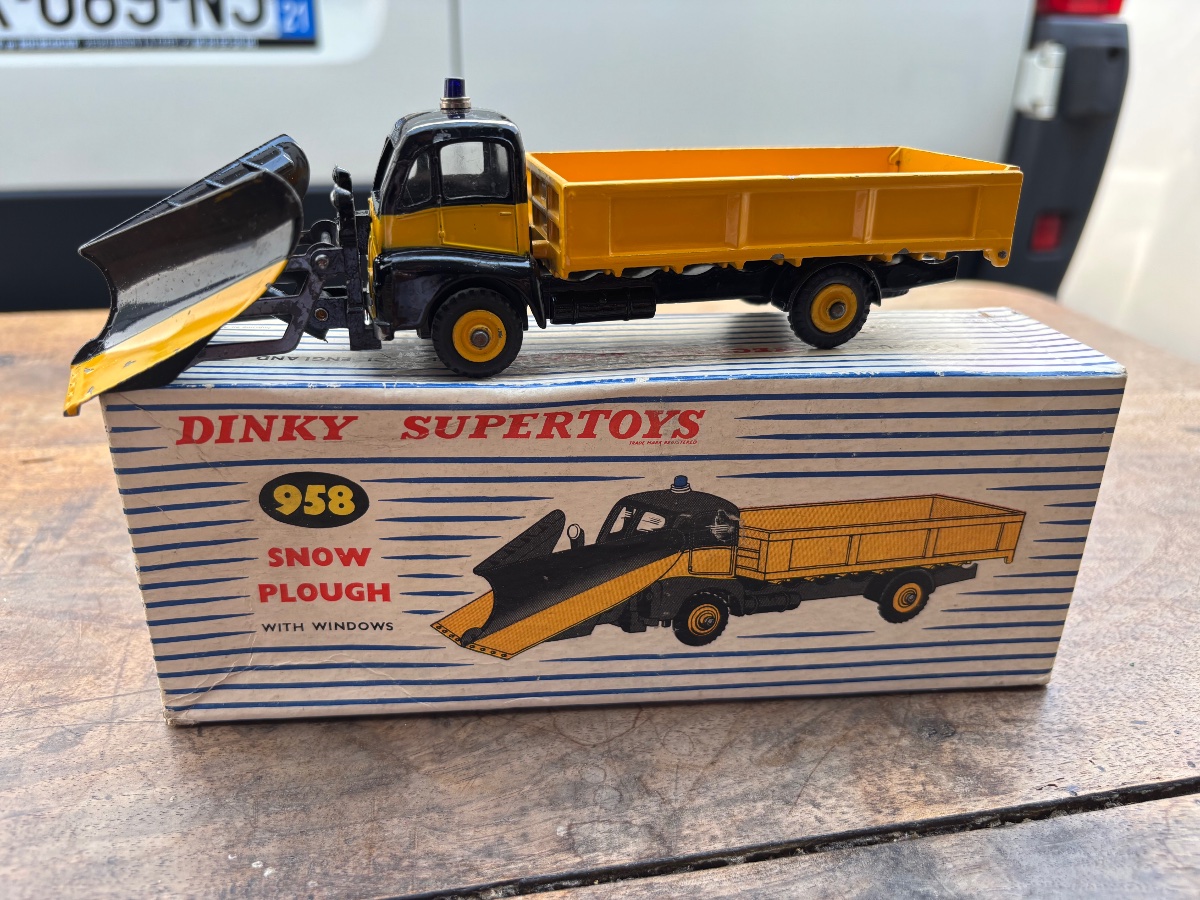 Dinky Super Toys Snow Plow With Windows (english)