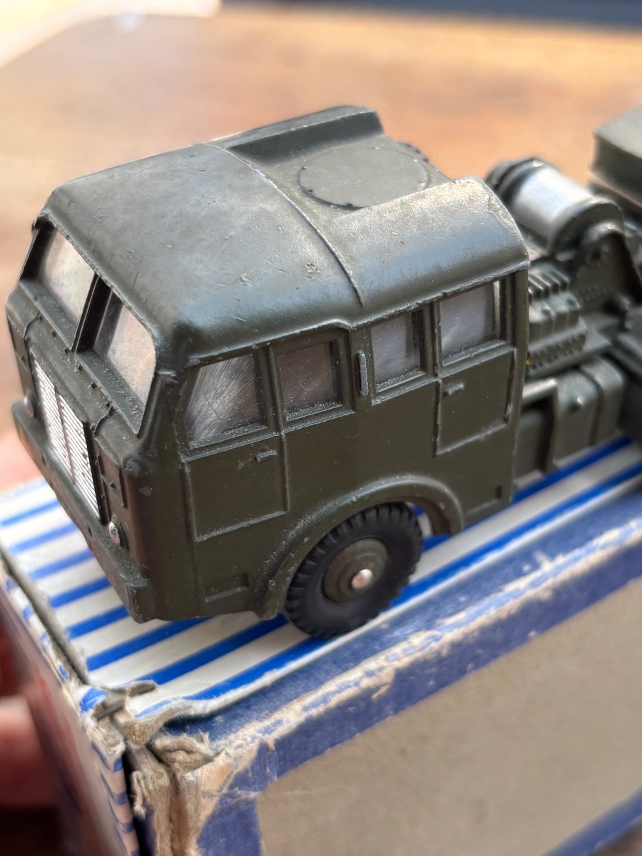 DINKY SUPERTOYS TRACTEUR BERLIET AVEC SEMI-REMORQUE PORTE-CHAR-photo-2