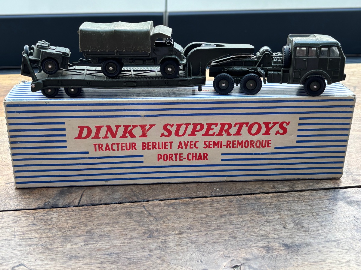 DINKY SUPERTOYS TRACTEUR BERLIET AVEC SEMI-REMORQUE PORTE-CHAR
