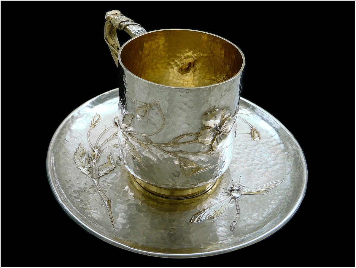 César Tonnelier -  Sterling Silver Hammered & Vermeil Cup  With Dragonfly And Beetle Design-photo-2