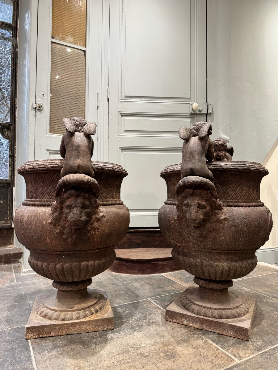 Paire De Vases “aux Angelots” En Fonte D’après Claude Ballin Fonderie Du Val D’osne XIX ème -photo-3