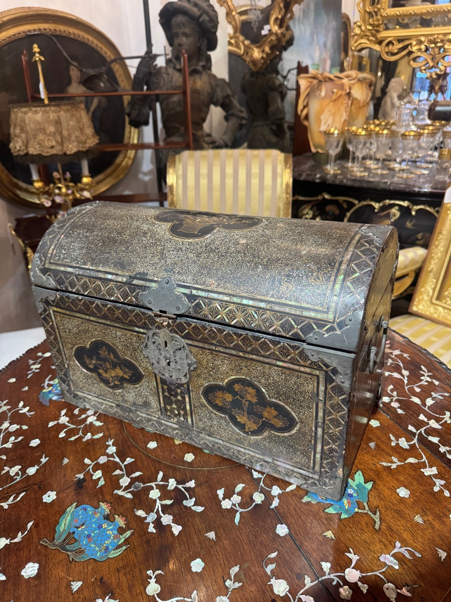 Japanese Namban Lacquer Box, Late 16th And Early 17th Century 