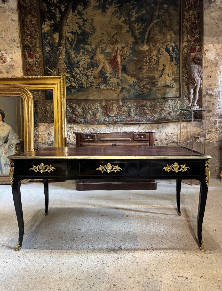 Bureau plat d’époque Louis XV estampillé de Pierre Bonnemain XVIII ème siècle 