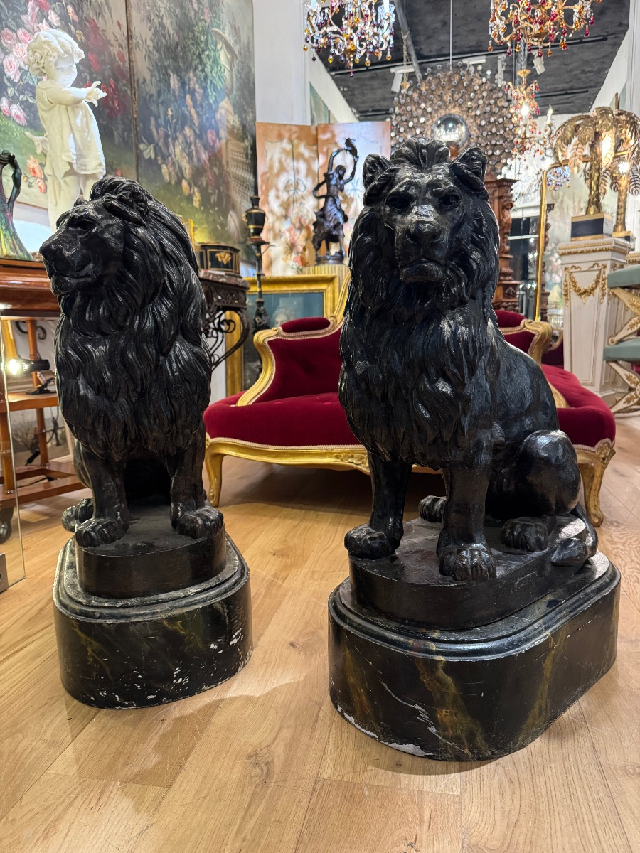 Pair Of Cast Iron Lions From Val d'Osne, 19th Century -photo-2