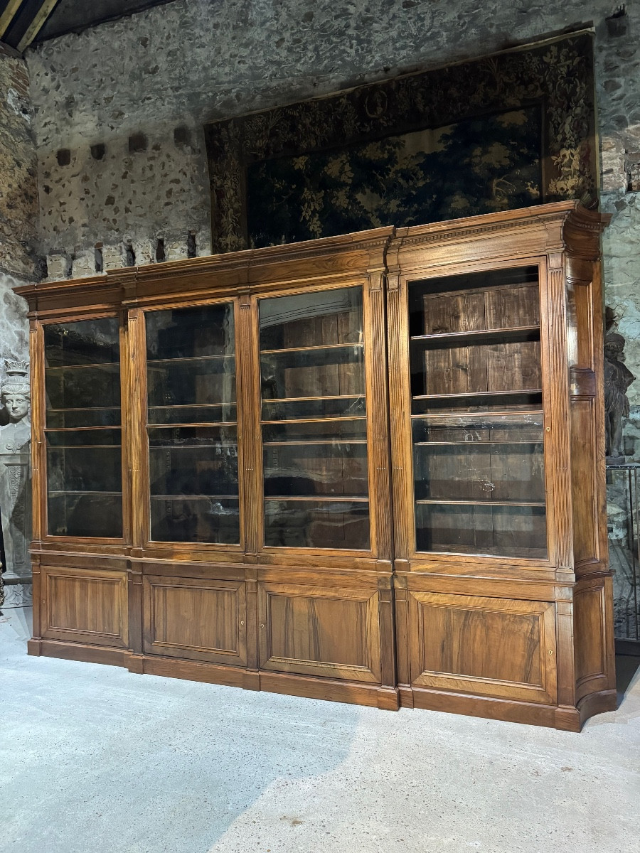 Bibliothèque de style Louis XVI fin du XVIII ème en Noyer 