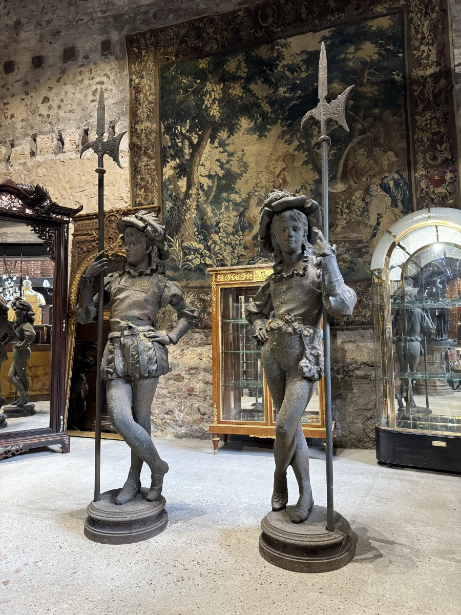 Paire d’hallebardiers en fonte signés de Édouard Houssin datés 1882-photo-2