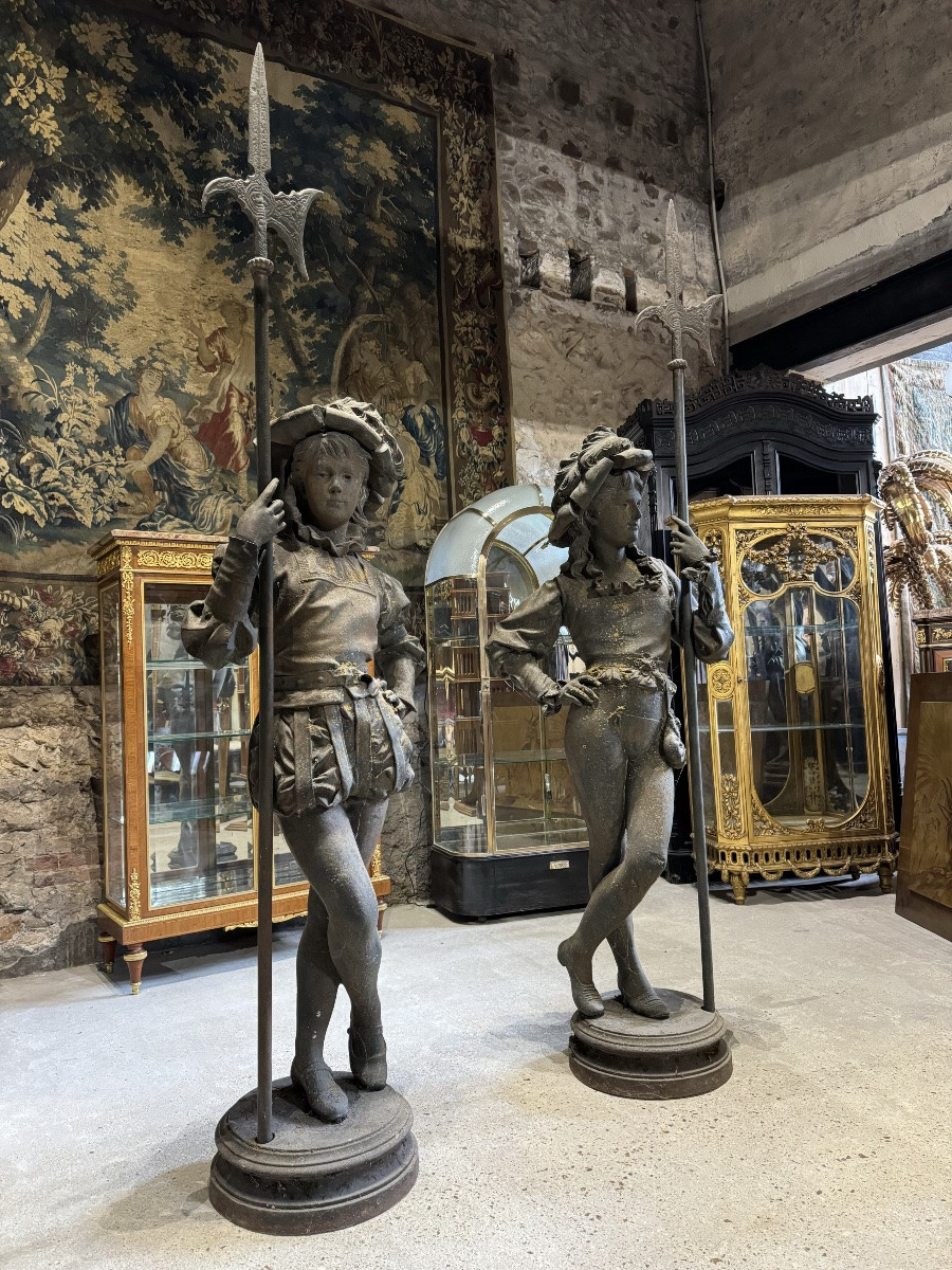 Paire d’hallebardiers en fonte signés de Édouard Houssin datés 1882-photo-3