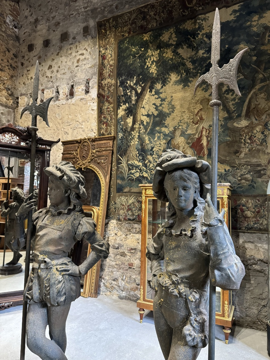 Paire d’hallebardiers en fonte signés de Édouard Houssin datés 1882-photo-1