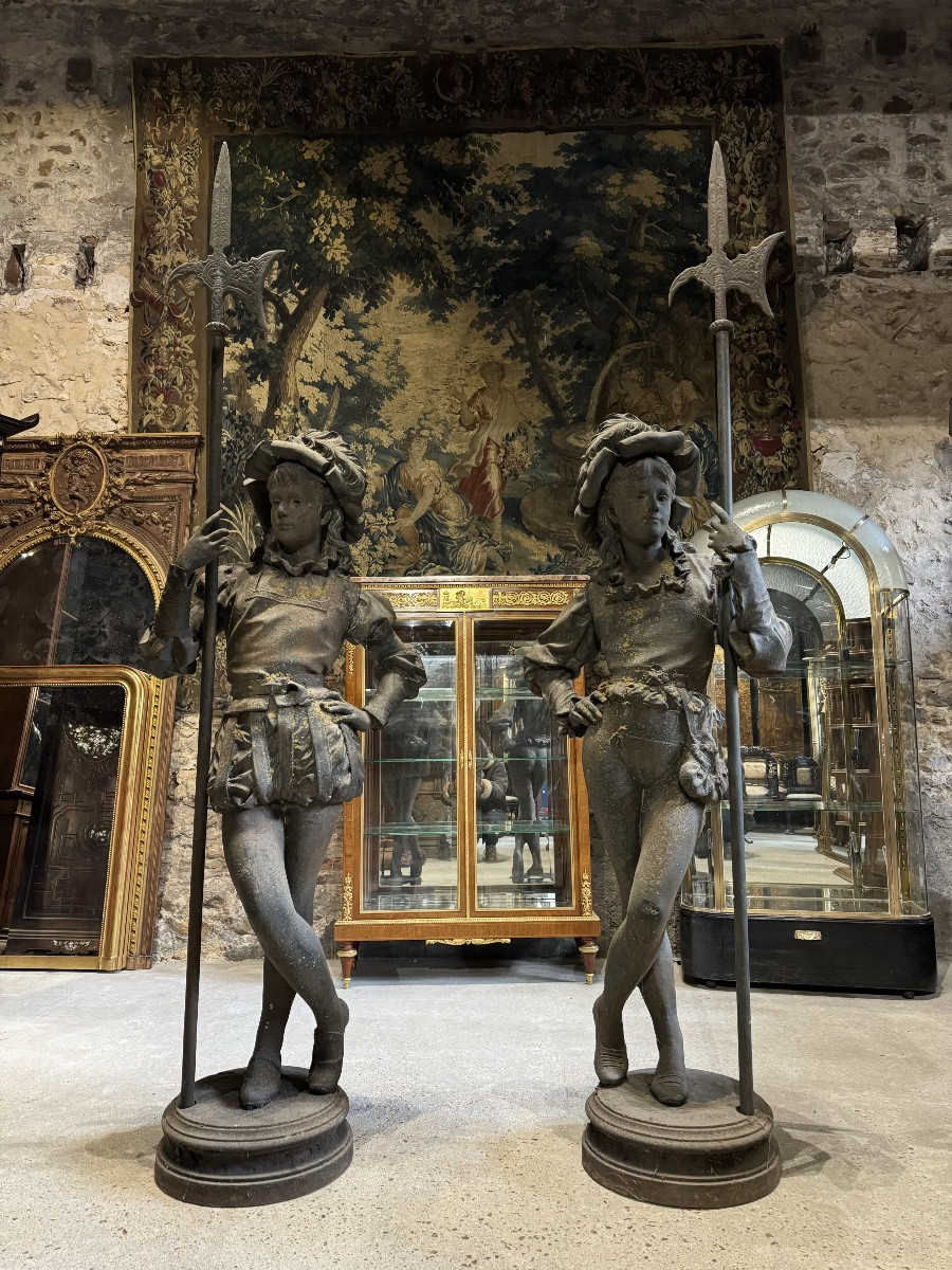 Paire d’hallebardiers en fonte signés de Édouard Houssin datés 1882-photo-6