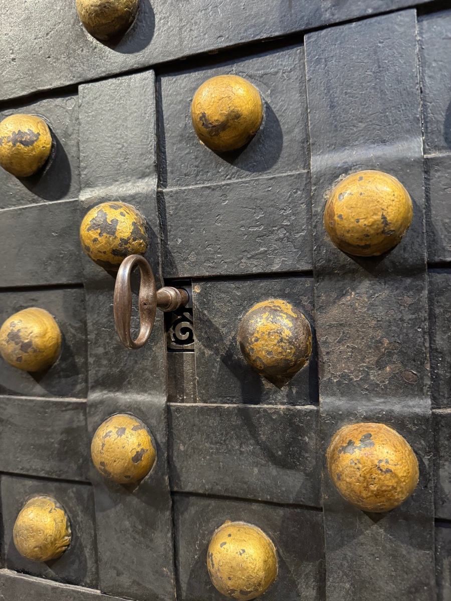 19th-century Studded Safe From The South Of France -photo-2