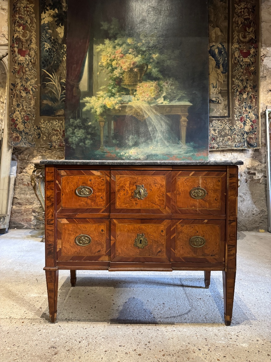 Commode alsacienne d’époque Louis XVI en marqueterie XVIII ème siècle 