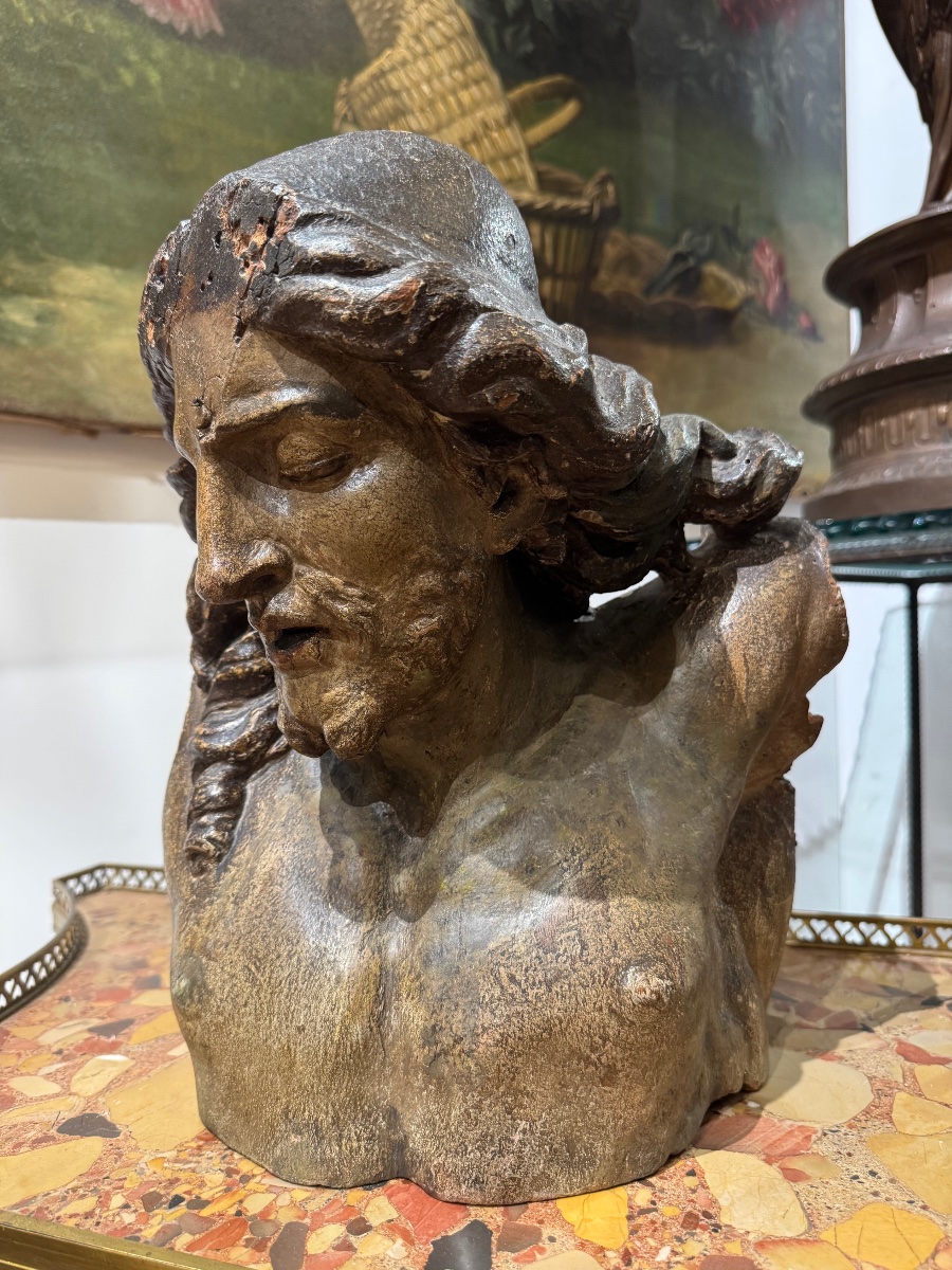 Christ en bois sculpté polychrome du XVII ème 