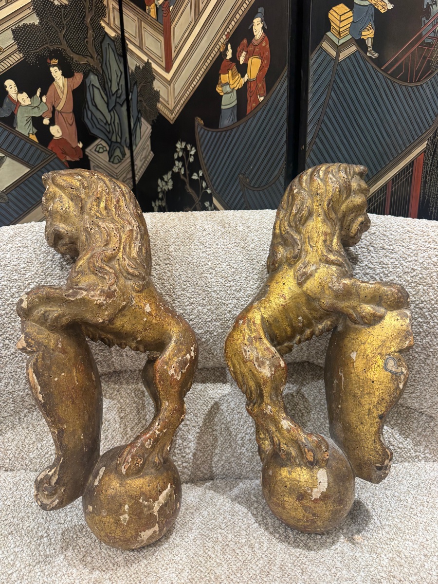Pair Of Gilded Wooden Lions Bearing A Coat Of Arms, 17th Century -photo-1
