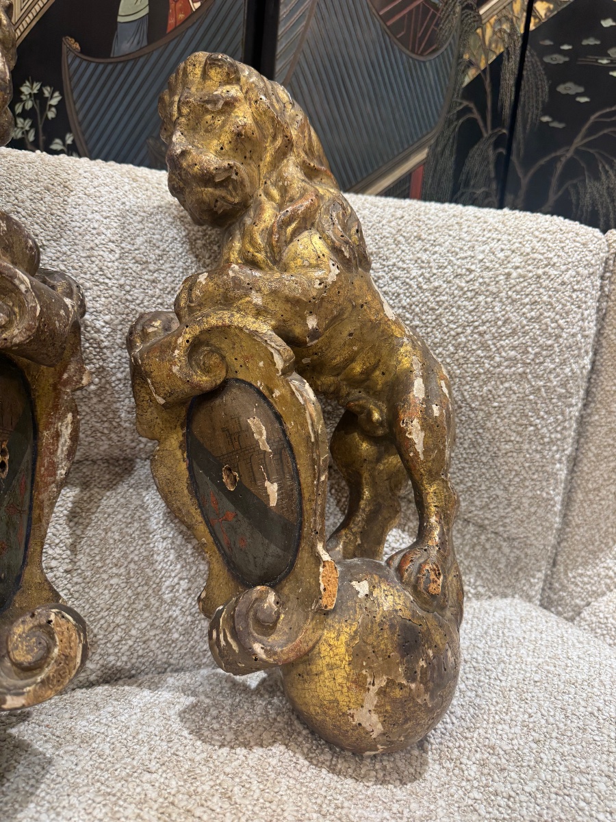 Pair Of Gilded Wooden Lions Bearing A Coat Of Arms, 17th Century -photo-4