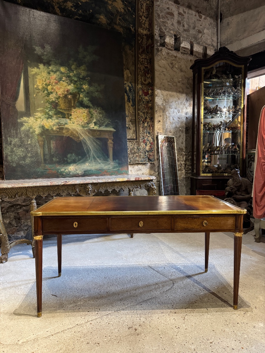 Bureau de style Louis XVI en acajou dessus de cuir 