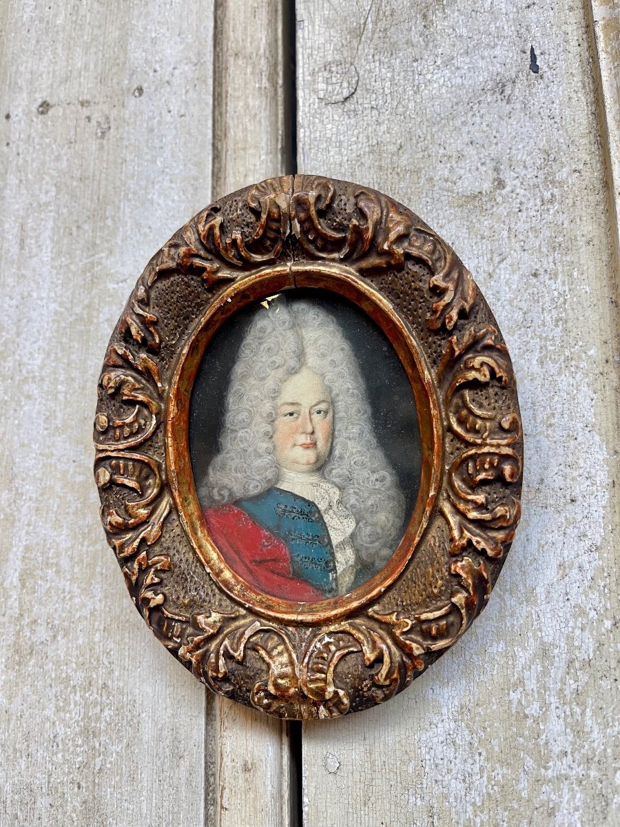 Eighteenth Miniature Portrait On Paper In Its Original Frame In Carved Wood-photo-2