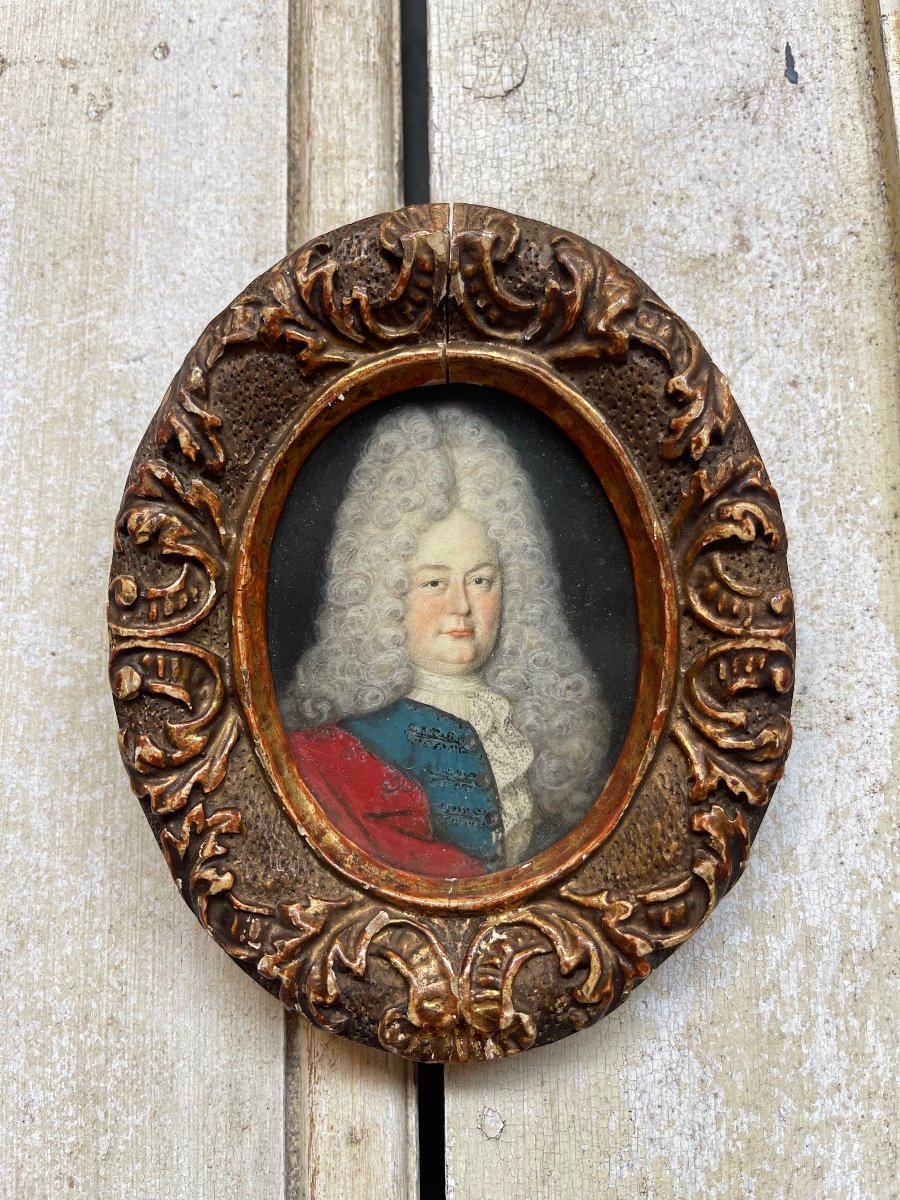 Eighteenth Miniature Portrait On Paper In Its Original Frame In Carved Wood