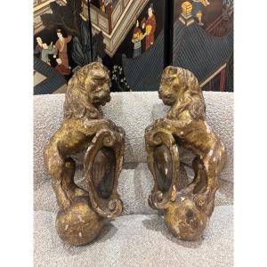 Pair Of Gilded Wooden Lions Bearing A Coat Of Arms, 17th Century