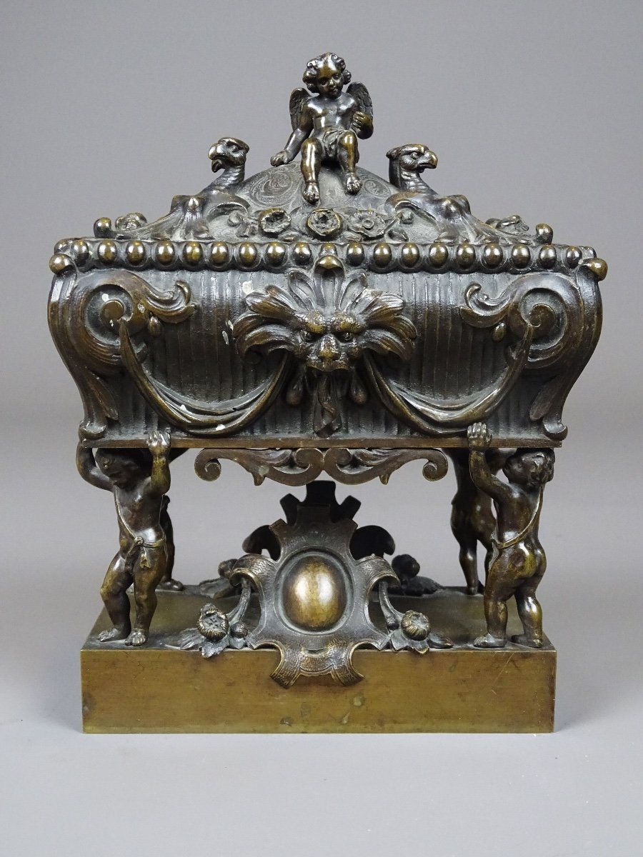 Exceptional Bronze Box With Cherubs In Renaissance Style