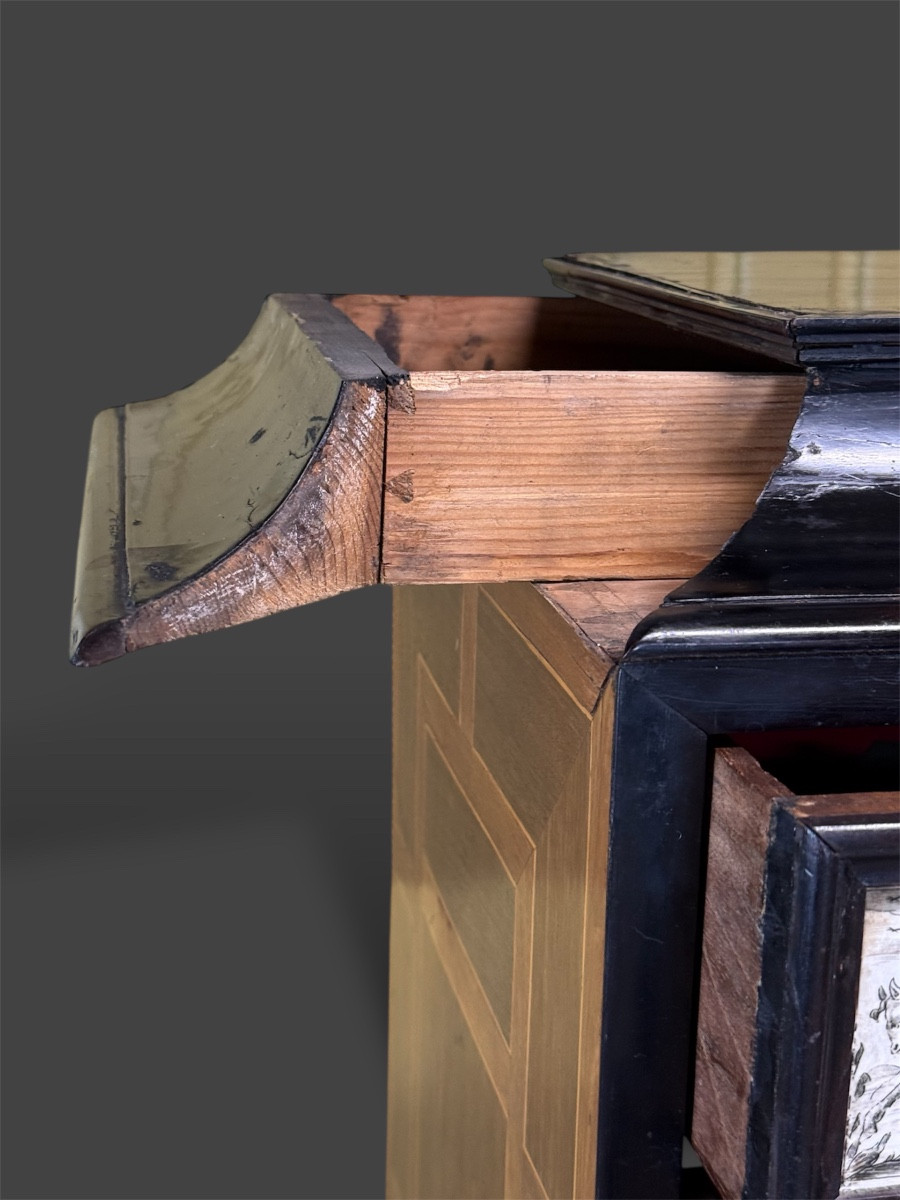 Italiancabinet In Ebony And Engraved Ivory Marquetry – 17th Century-photo-4