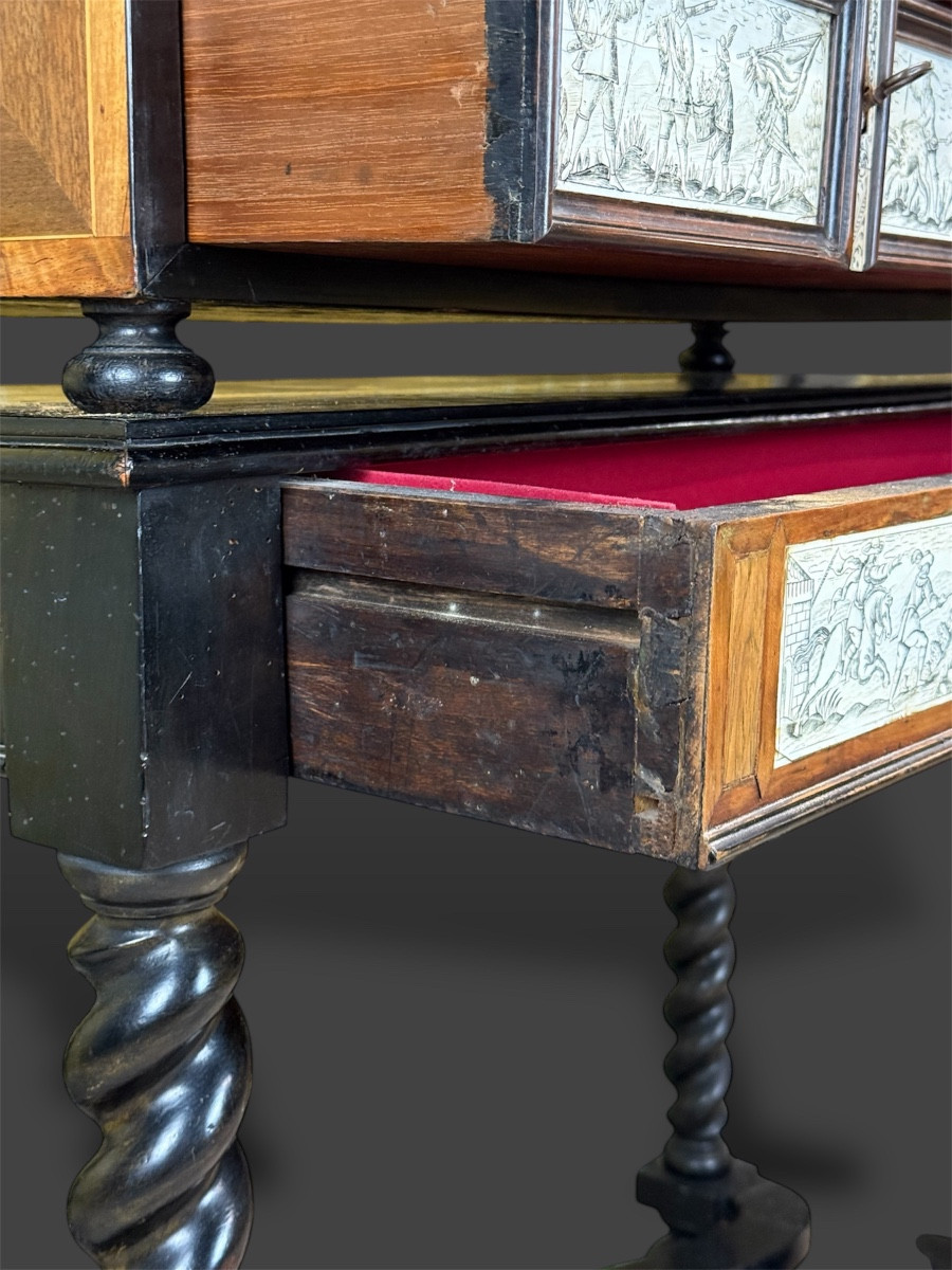 Italiancabinet In Ebony And Engraved Ivory Marquetry – 17th Century-photo-5