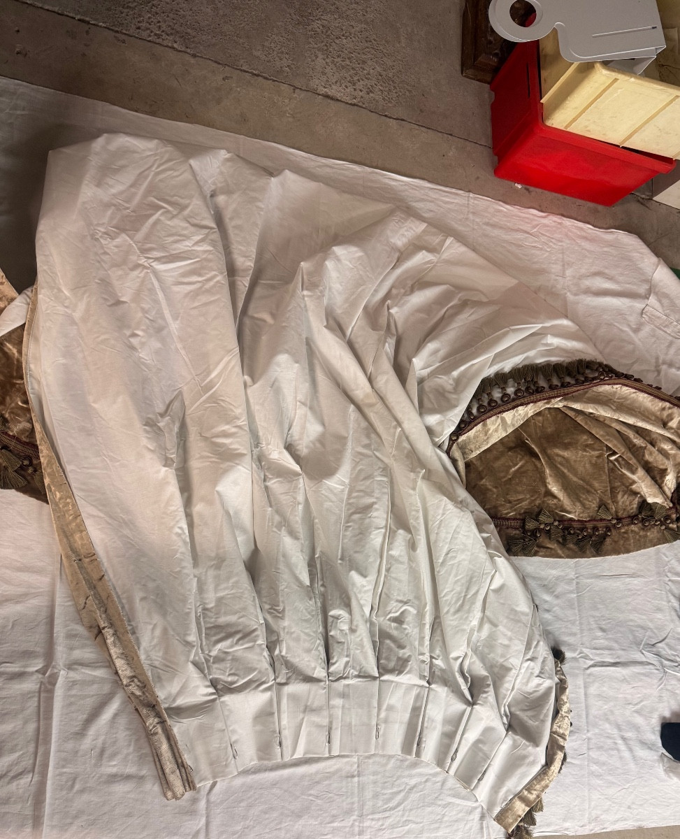 Paire de Rideaux en Velours de Soie Ciselé, Bordés de Galons et Accompagnés de leurs Embrasses-photo-4