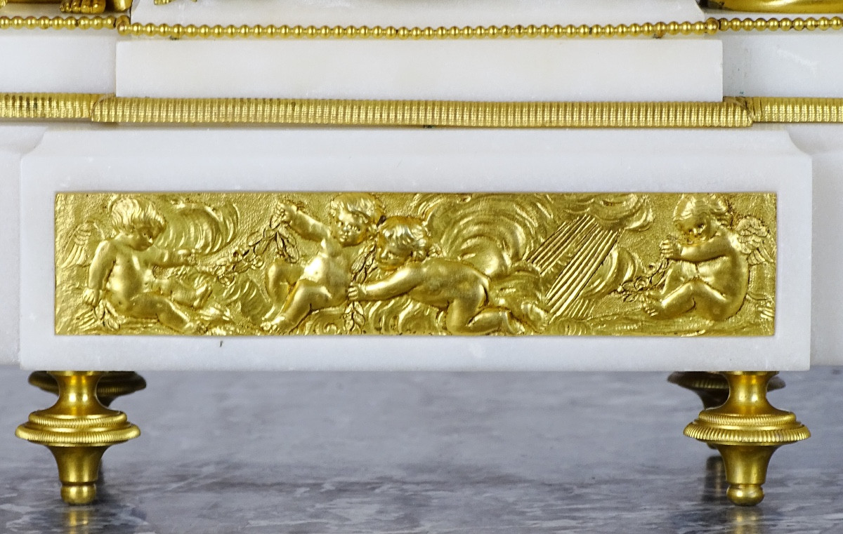 Henry Dasson - L'amour et Vénus - Pendule en Bronze Doré et Marbre Blanc de style Louis XVI-photo-4