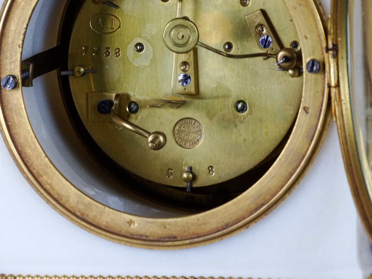 Henry Dasson - L'amour et Vénus - Pendule en Bronze Doré et Marbre Blanc de style Louis XVI-photo-6