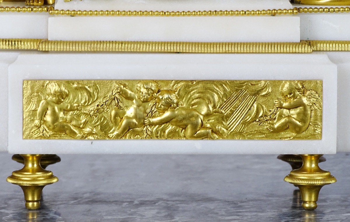 Henry Dasson - L'amour et Vénus - Pendule en Bronze Doré et Marbre Blanc de style Louis XVI-photo-1