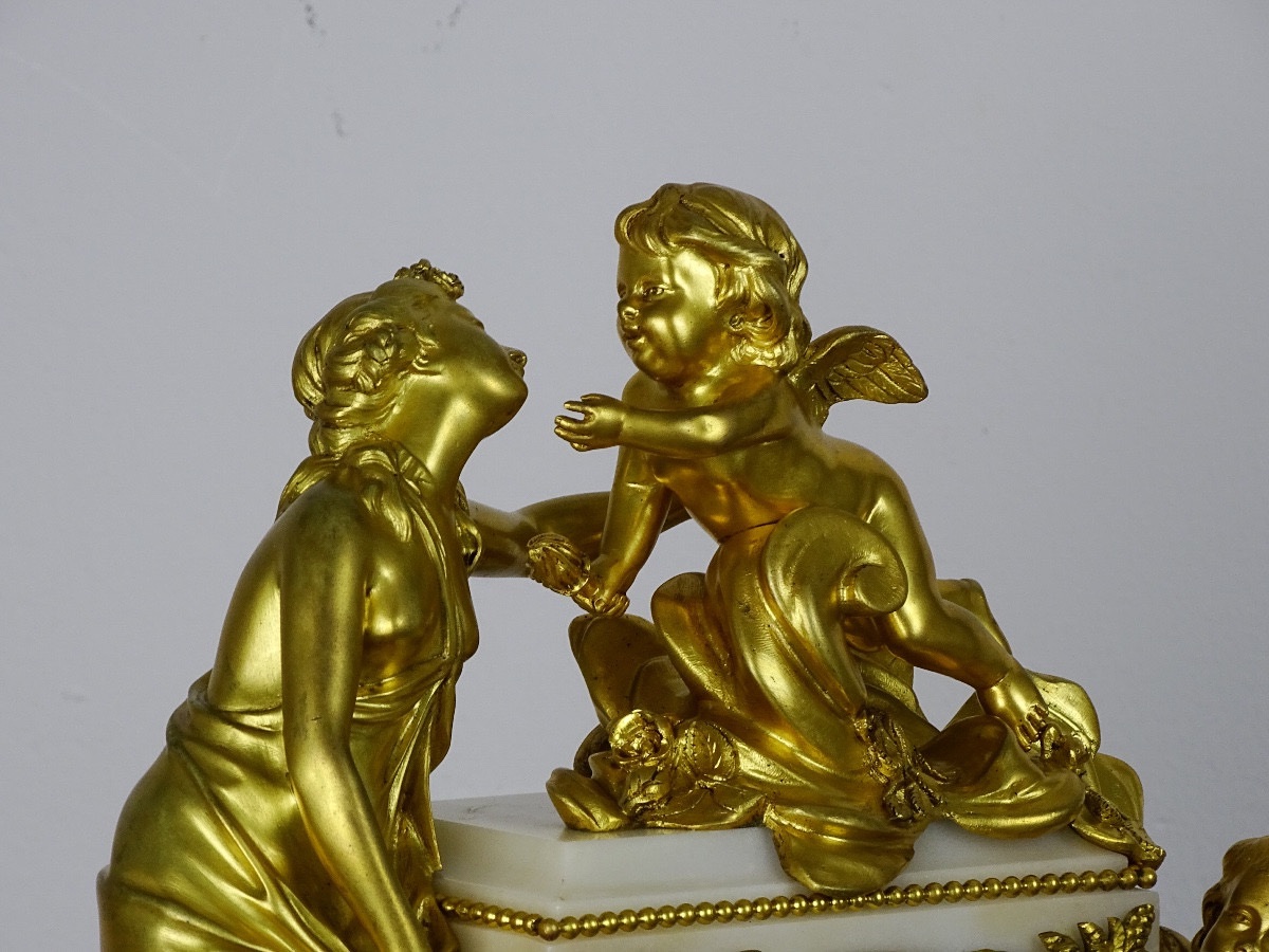 Henry Dasson - L'amour et Vénus - Pendule en Bronze Doré et Marbre Blanc de style Louis XVI-photo-4