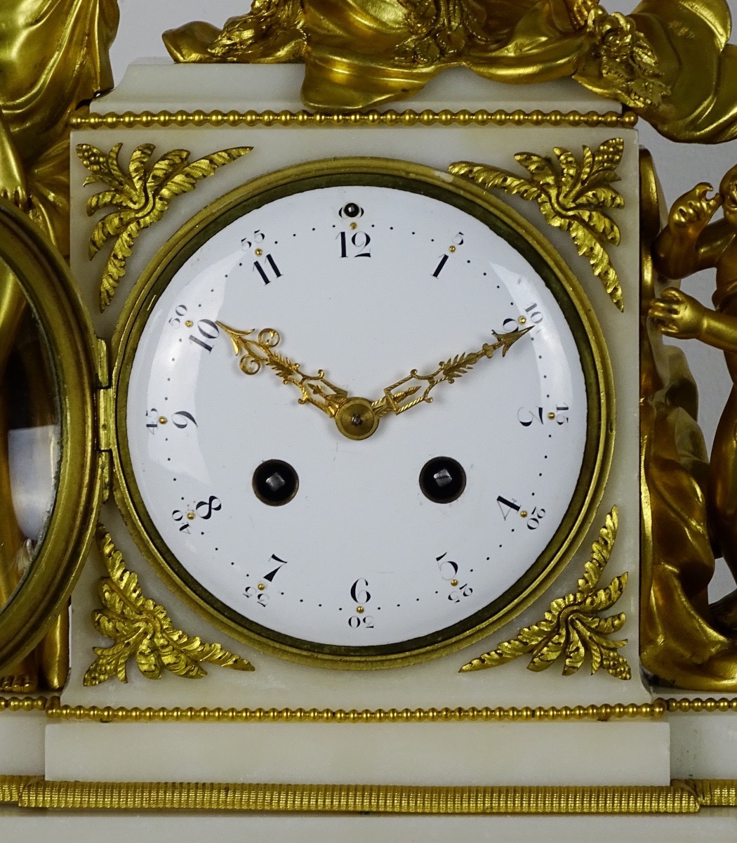 Henry Dasson - L'amour et Vénus - Pendule en Bronze Doré et Marbre Blanc de style Louis XVI-photo-6
