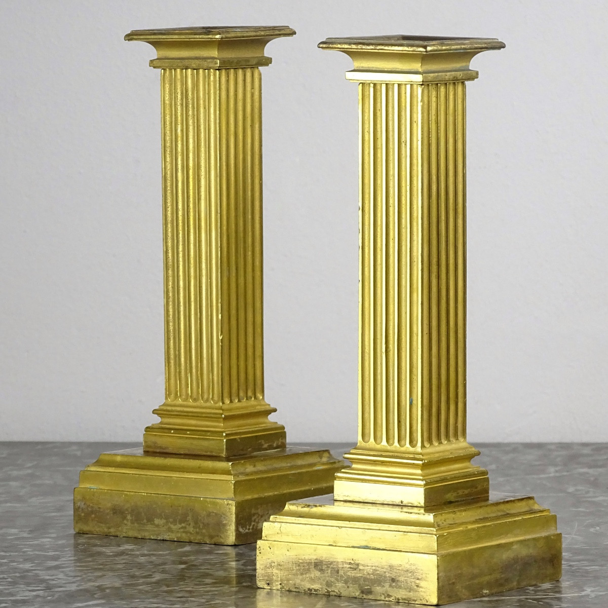 Paire de flambeaux - bougeoirs en bronze doré d'époque Louis XVI - Directoire