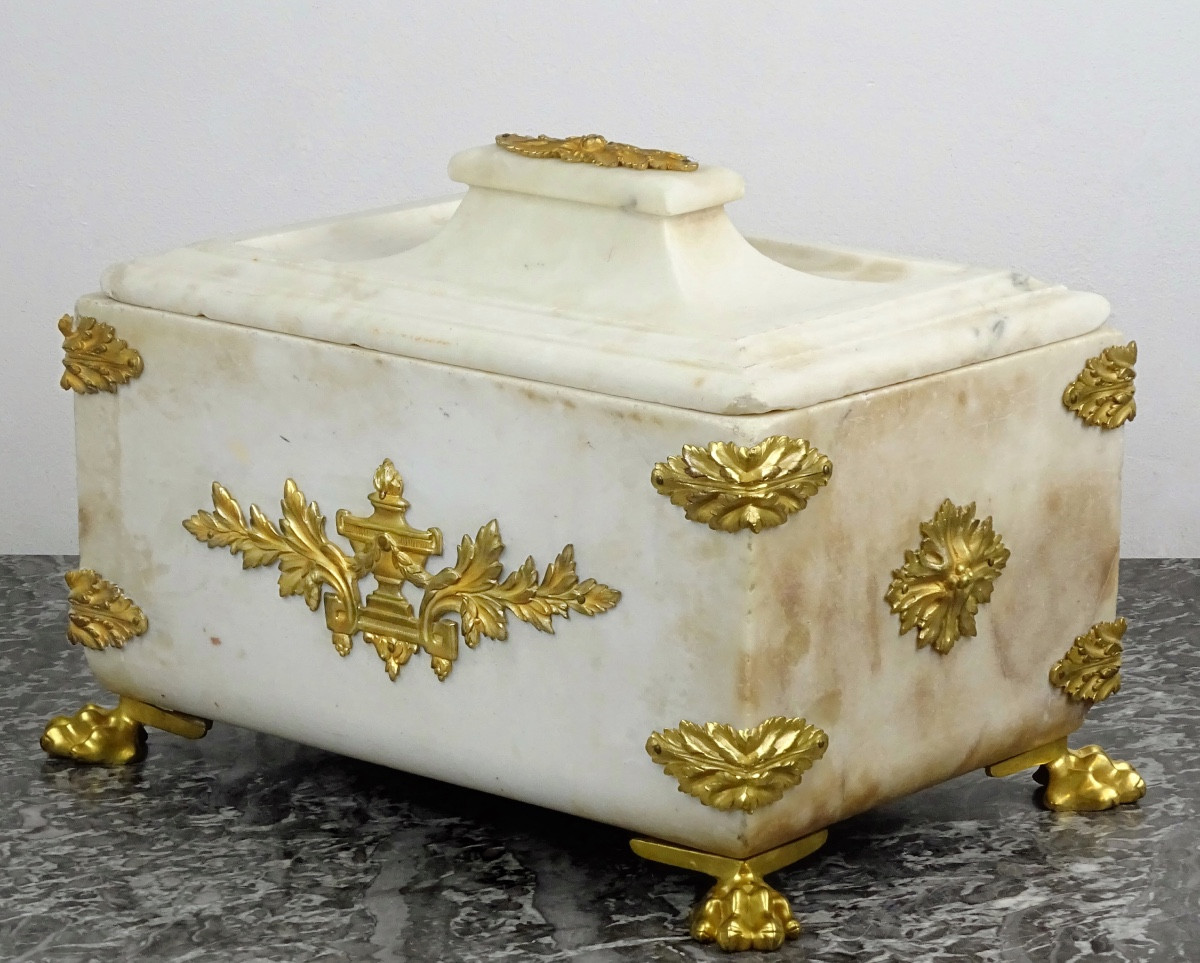  Coffre à Viscères ou à Denrées en marbre et bronze doré - époque Napoléon III