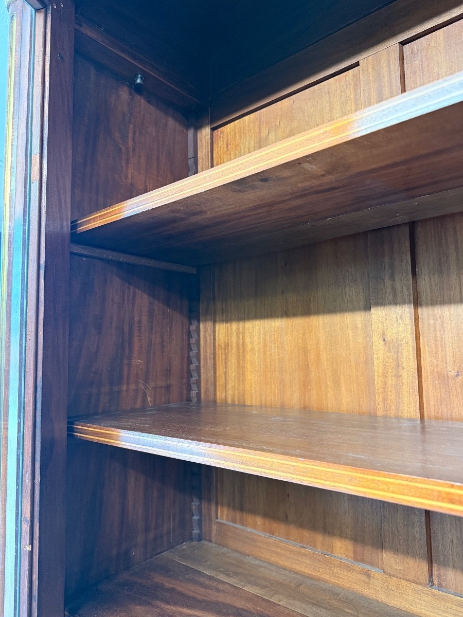 GRANDE VITRINE - BIBLIOTHÈQUE DE STYLE LOUIS XVI - ACAJOU ET LAITON DORÉ - NAPOLÉON III-photo-4