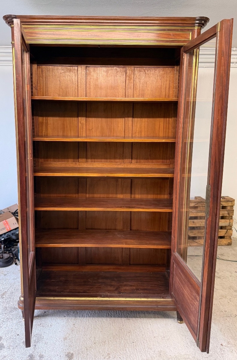 GRANDE VITRINE - BIBLIOTHÈQUE DE STYLE LOUIS XVI - ACAJOU ET LAITON DORÉ - NAPOLÉON III-photo-5