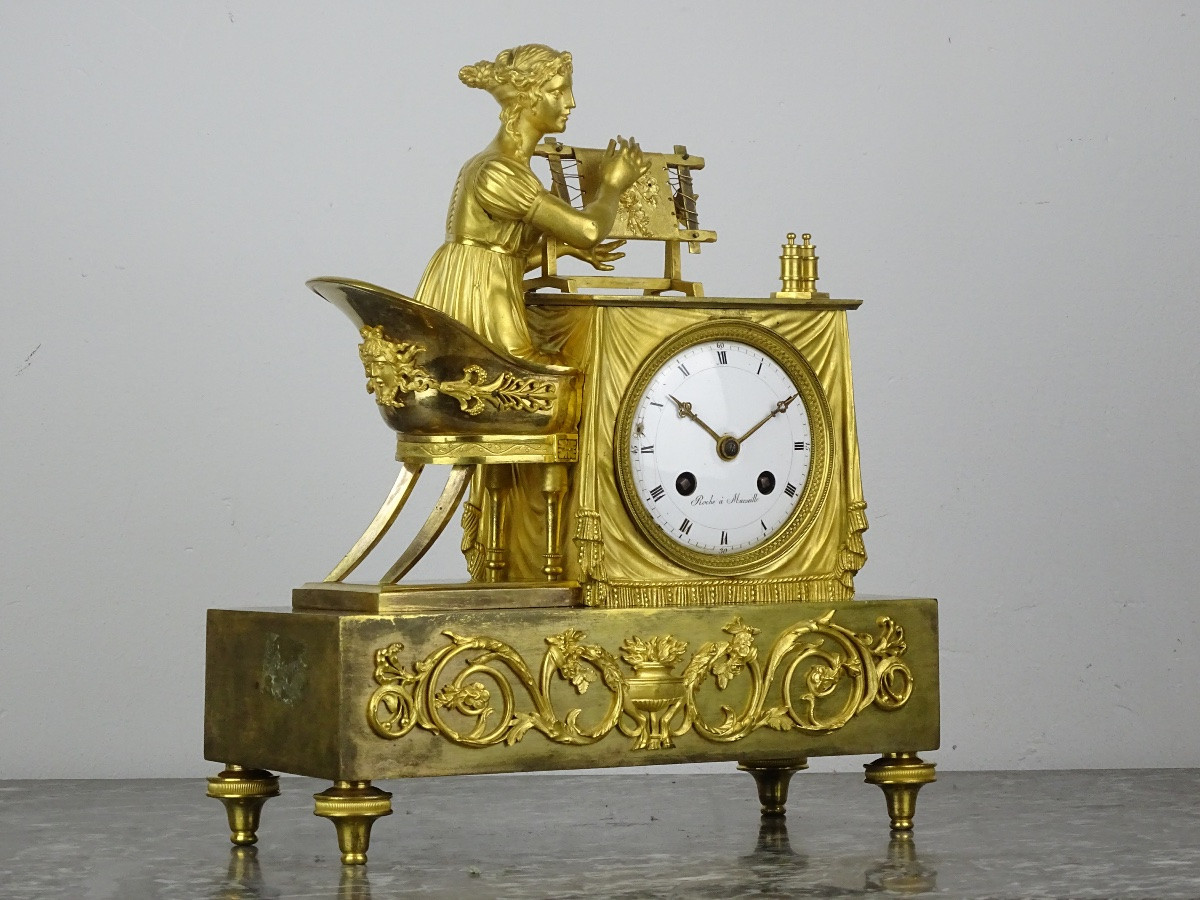 Jean-André Reiche - Pendule en Bronze Doré d'époque Empire "La Tisseuse"-photo-1