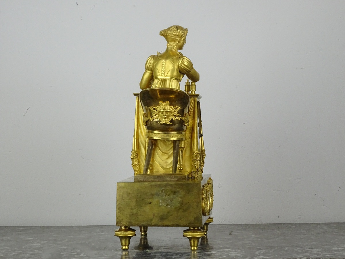 Jean-André Reiche - Pendule en Bronze Doré d'époque Empire "La Tisseuse"-photo-2